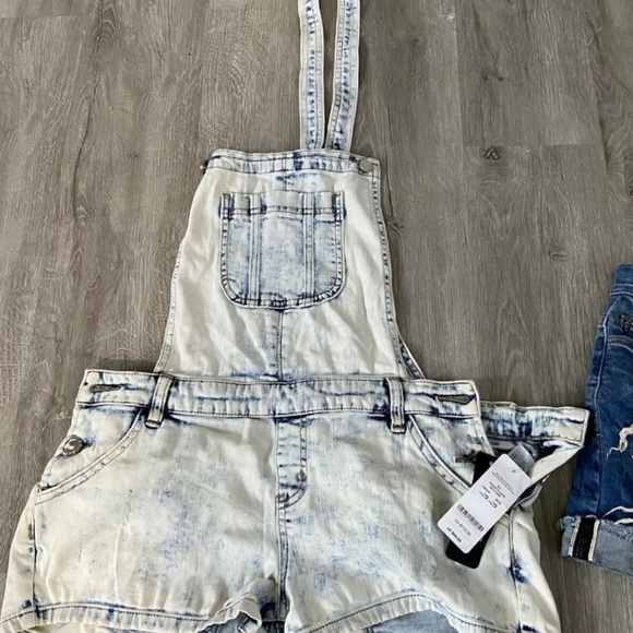 BEBE BUNDLE SHORTALLS AND DISTRESSED SHORTS size 29 - Picture 2 of 4